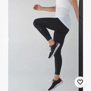 Lululemon Tight Stuff II Womens 6 Black Reflective Dots Scallop Hem Leggings.